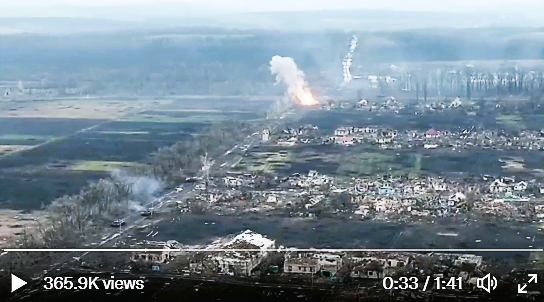 Besonderes Video! Direkte Panzerschlacht gefilmt! Ukrainischer Kampfpanzer zerstört russischen Tank!