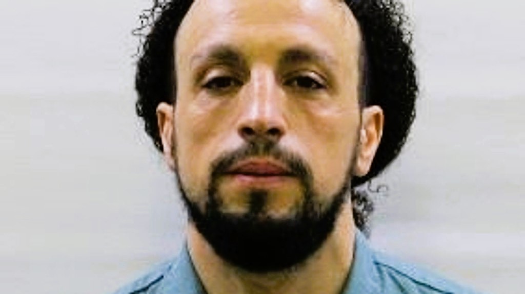 GROSSFAHNDUNG! Mörder ausgebrochen! Polizei fahndet nach skrupellosen Killer! Polizei warnt die Bevölkerung