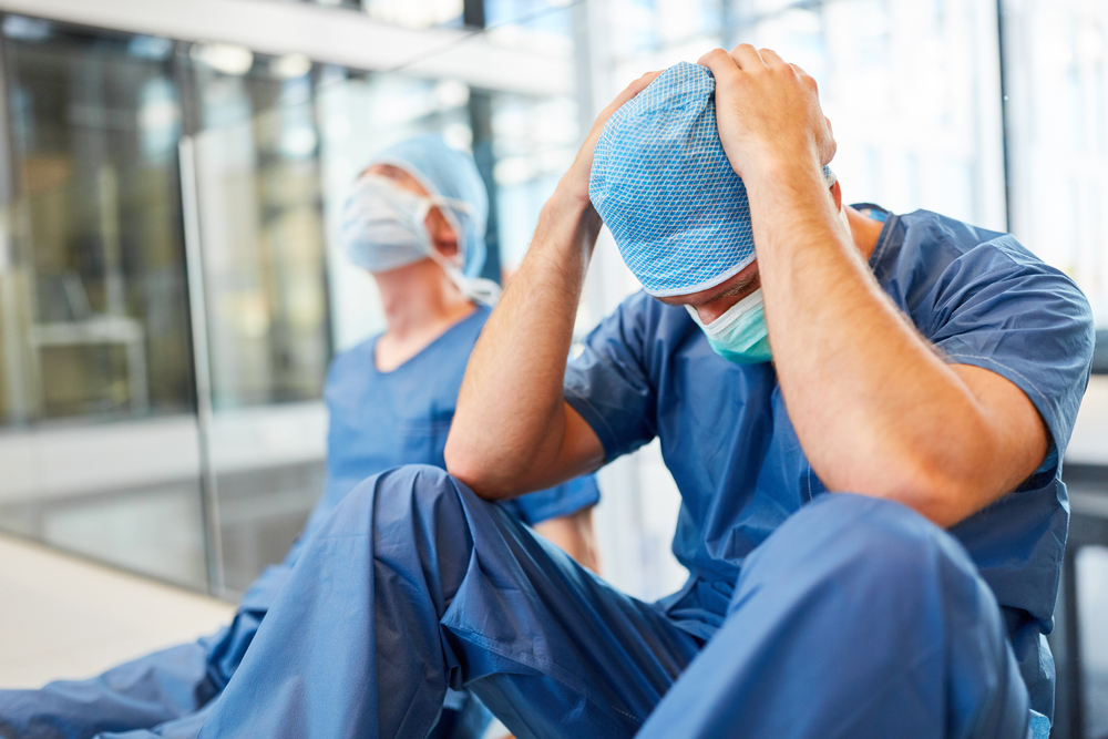 Mutter stirbt! Ärzte lassen Patientin mehr als 7 Stunden in Notaufnahme warten - Jetzt ist die Frau tot!