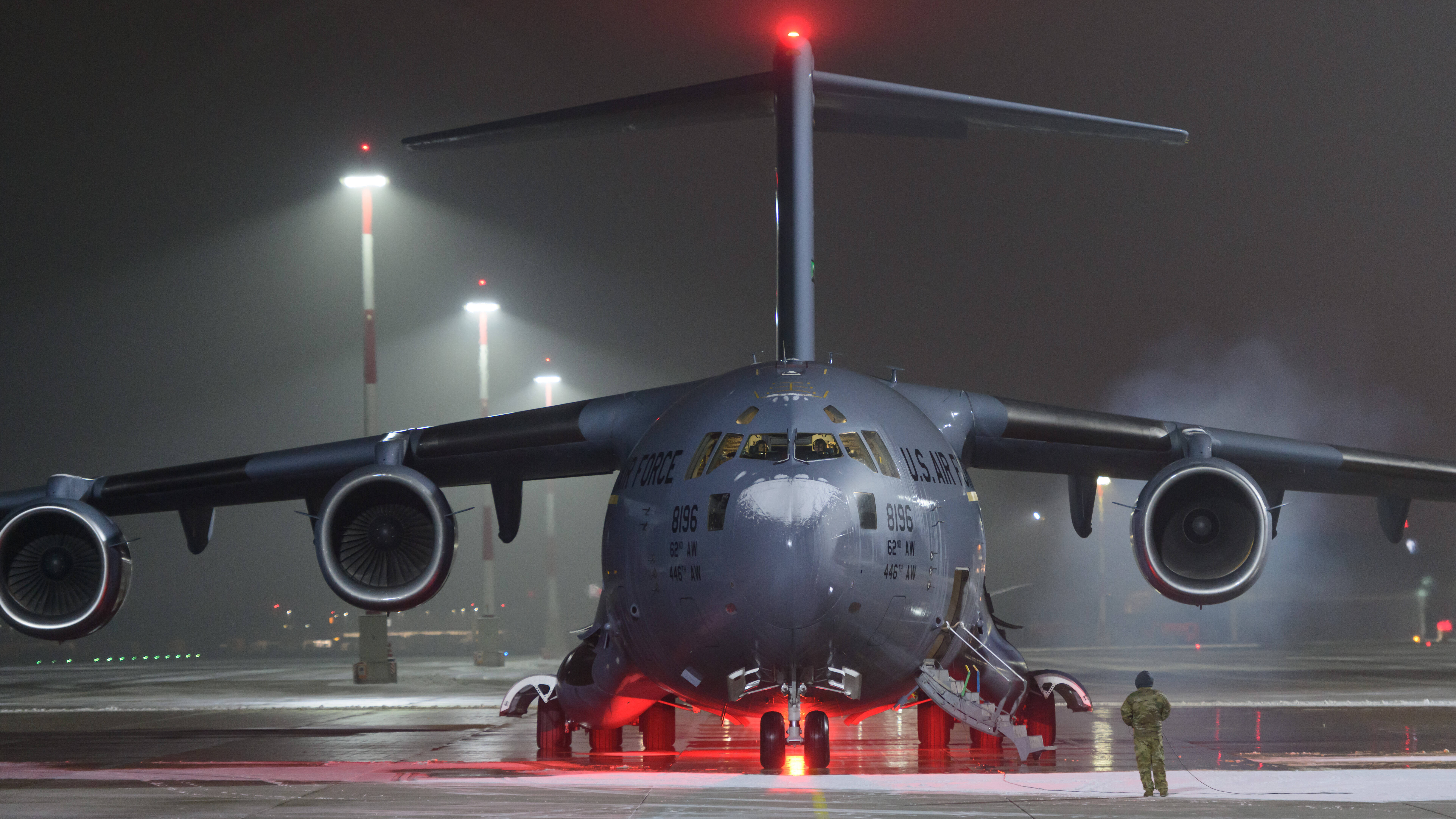 NATO-Truppen an ukrainische Grenze verlegt! Soldaten und Flugzeuge direkt an die Front!