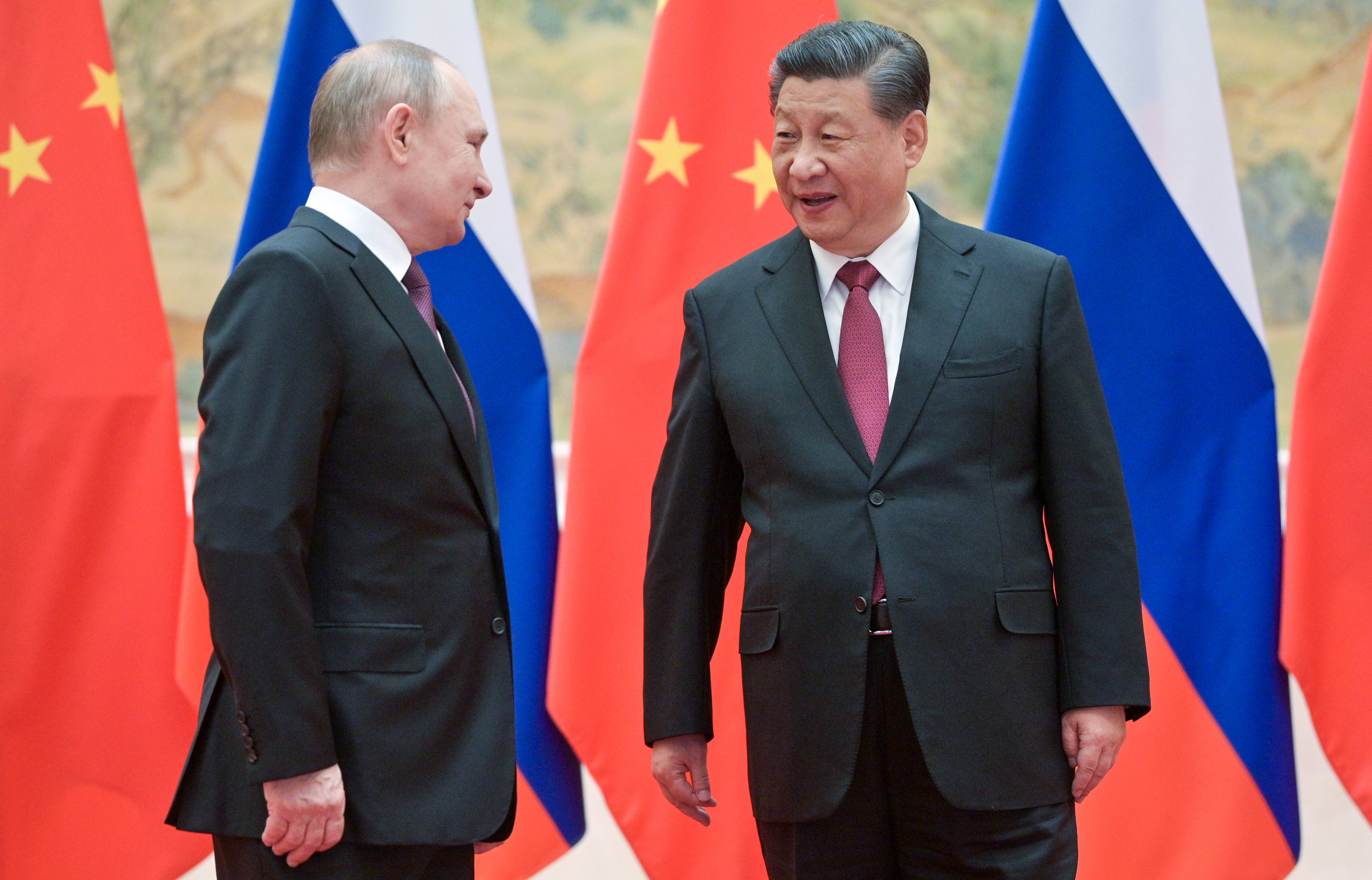 Neuer Schlag für Wladimir Putin - Chinesen sichern sich Zugriff auf wichtigen russischen Hafen Wladiwostok!