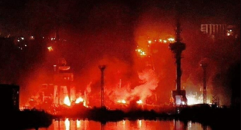 Putins Kriegshafen brennt! Eskalation auf der Krim – U-Boot versenkt, Schiffe beschädigt!