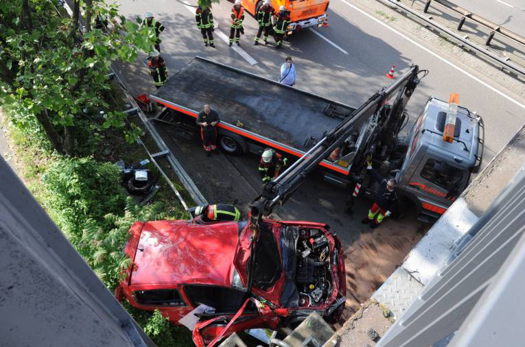 Vollsperrung! Schwerer Unfall auf der Autobahn - Mehrere Verletzte und stundenlange Verkehrsbehinderung