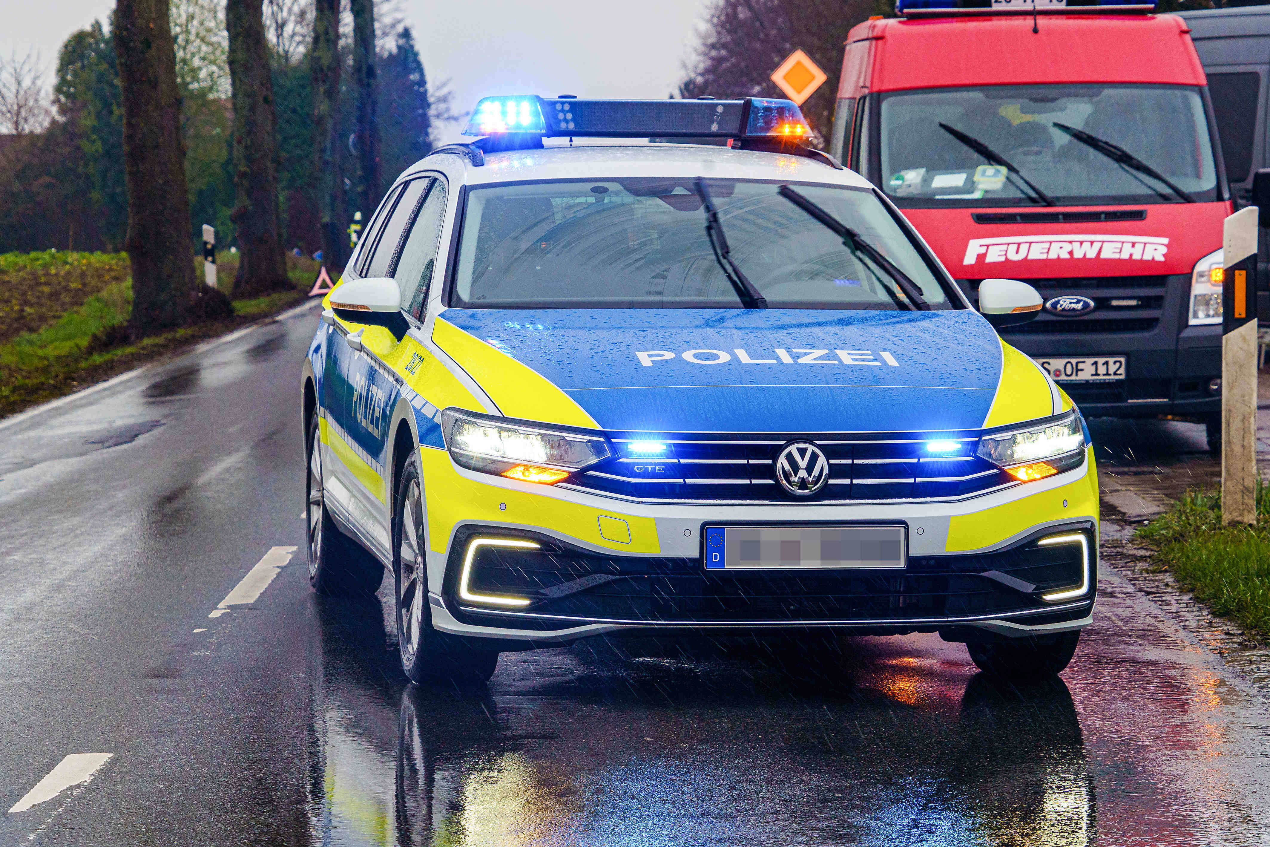 Polizei verhindert Sprengung einer Bank! Einbruch in Bankfiliale verhindert - Ihren Sprengstoff ließen die Diebe zurück