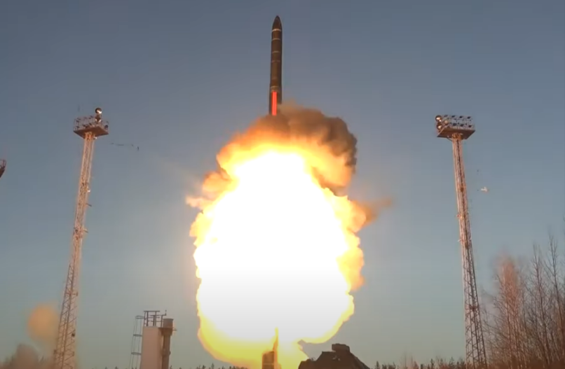 Welt am Abgrund: Atomwaffen in Alarmbereitschaft! Immer mehr Atomwaffen in Stellung
