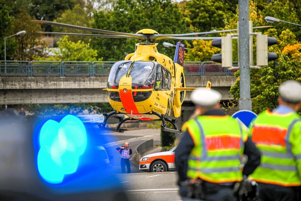 Mann stürzt aus großer Höhe vom Berliner Fernsehturm - Rettungskräfte lösen Großeinsatz aus 