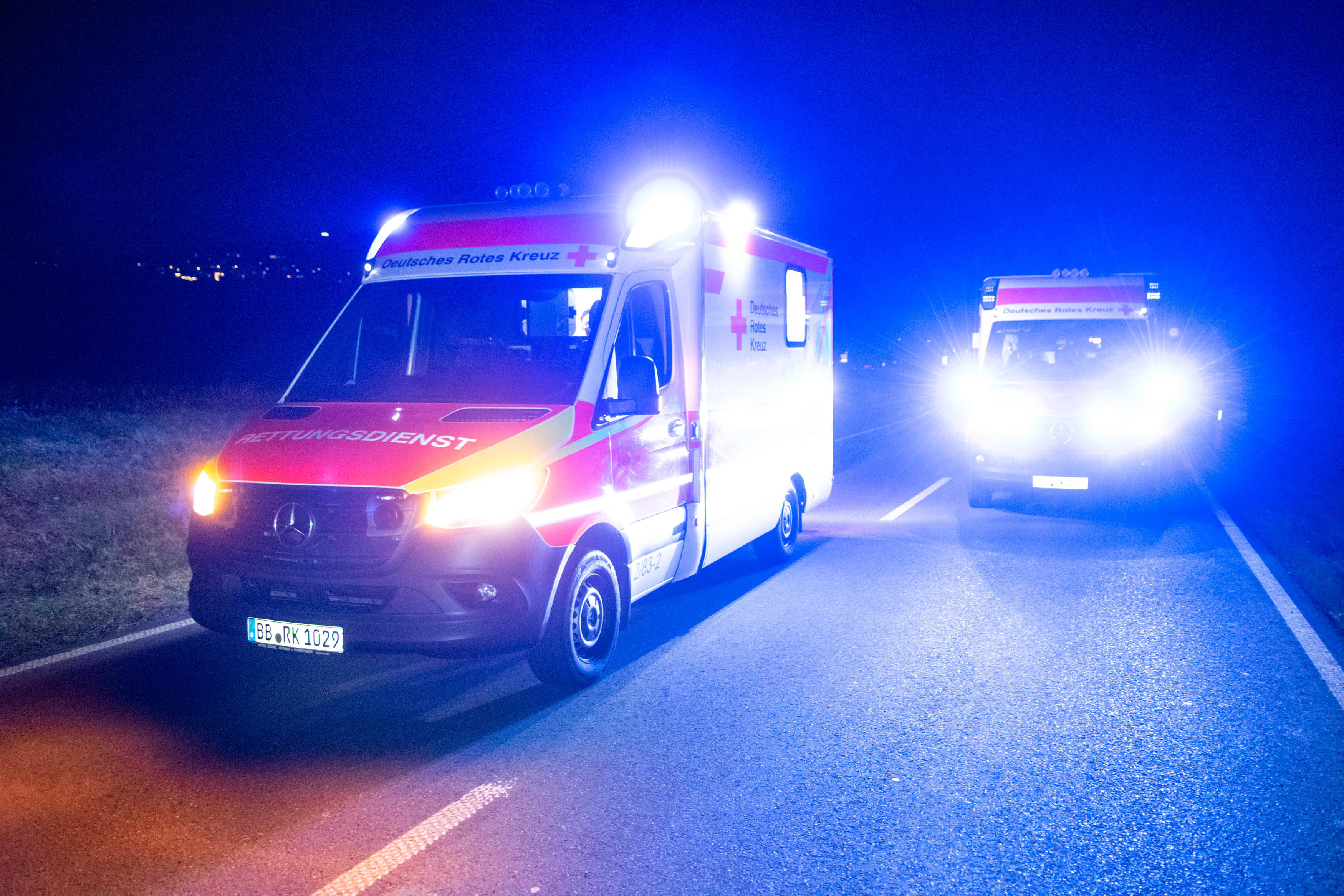 Mehrere LKW rasen in Stauende! Schwerer Unfall auf der Autobahn - mehrere Tote vermutet