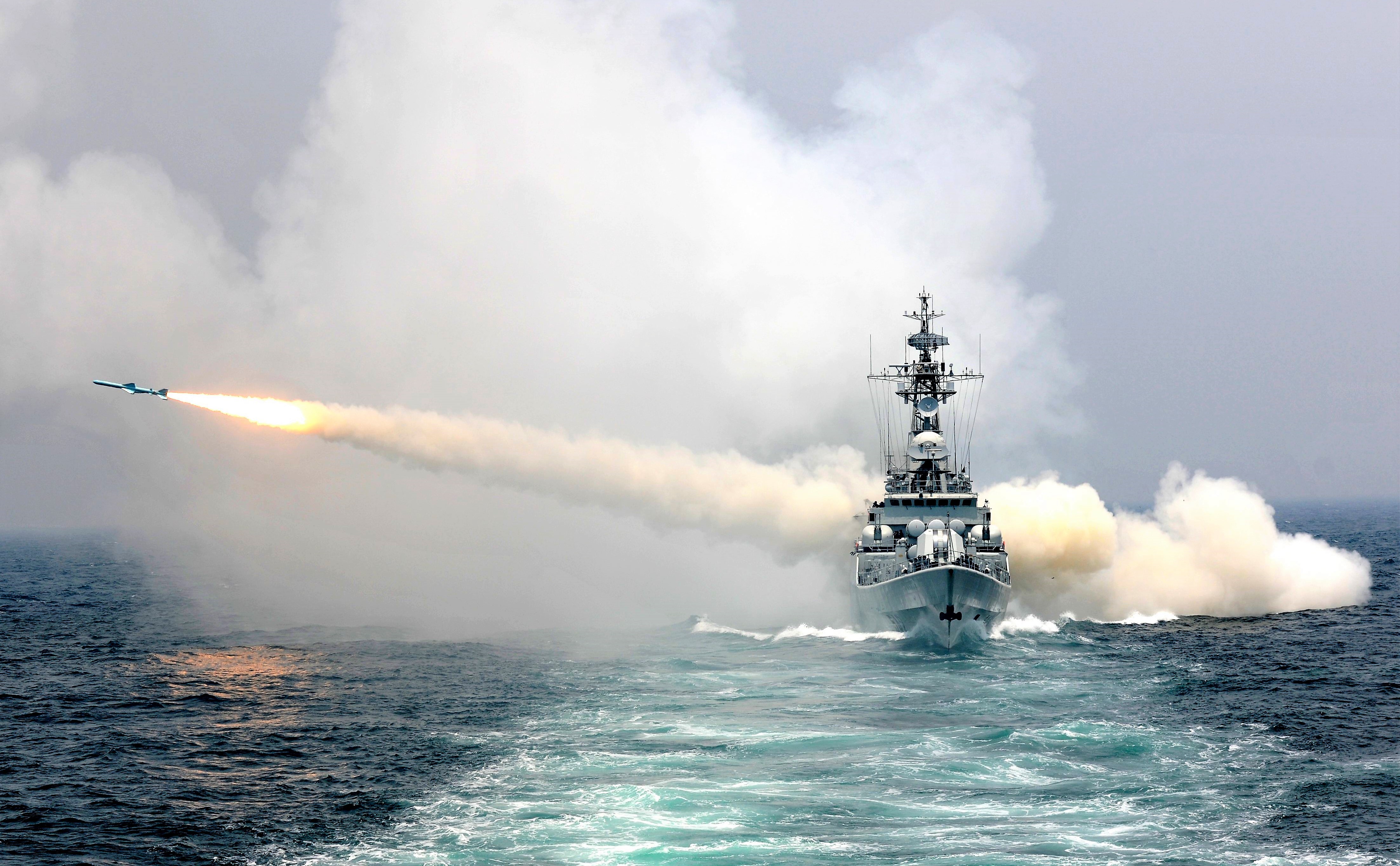 Putin schickt Atom-Kriegsschiff Richtung Großbritannien! Kriegsschiffe mit Hyperschallraketen in Richtung Westen ausgelaufen!