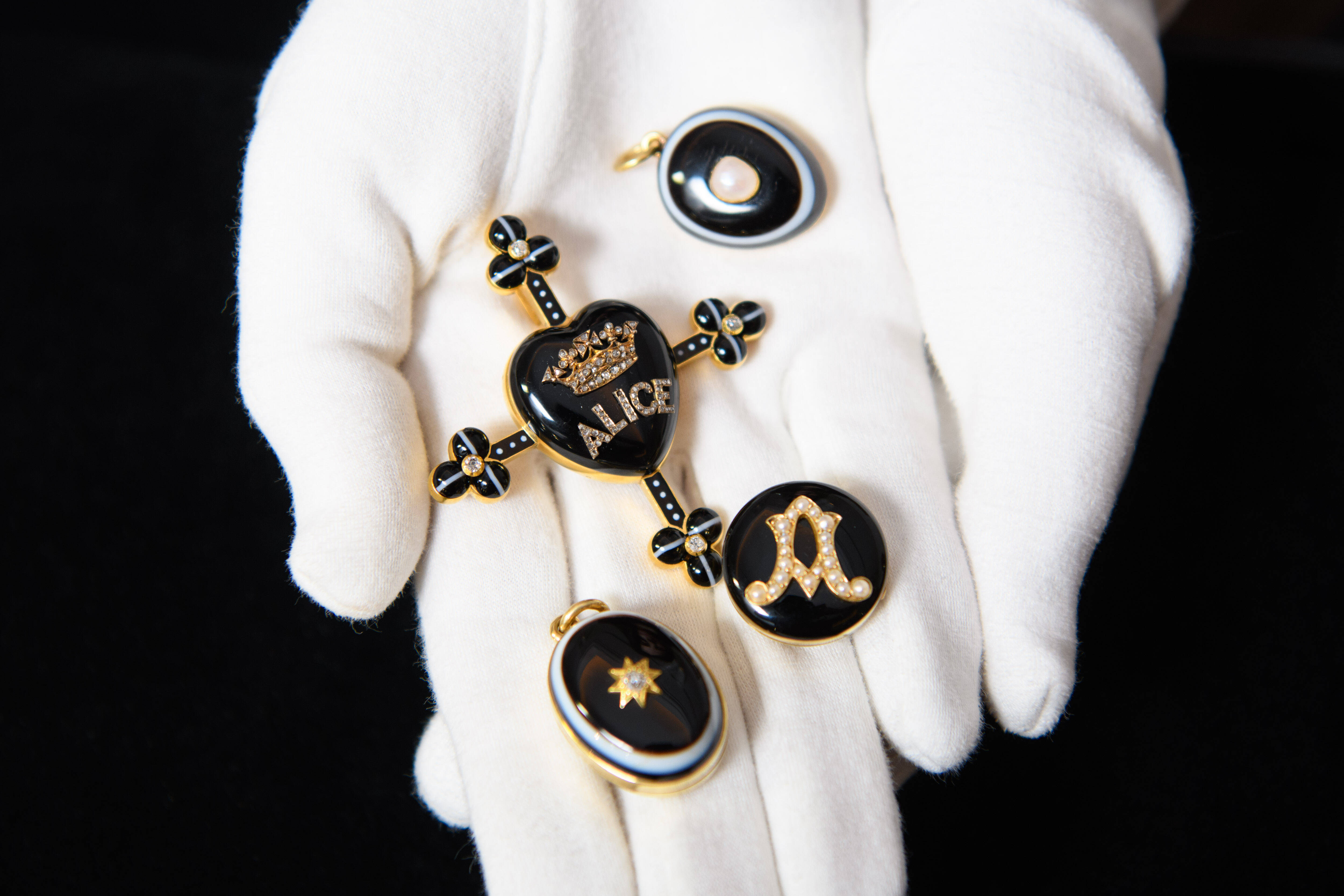 Trauer! Modegigant und Top-Designer ist tot! Seine Düfte kennt jeder!