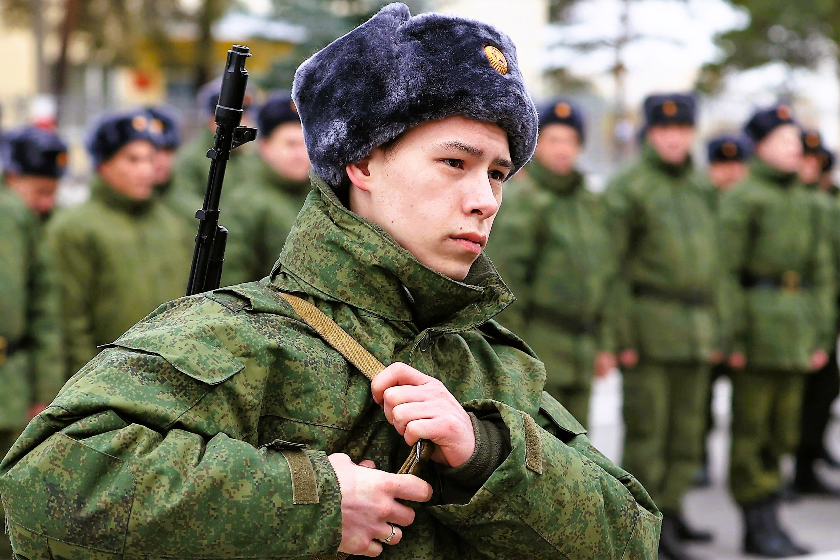 NATO schlägt Alarm! Tausende russische Panzer stehen bereit! Wagt Russland wirklich den Angriff?