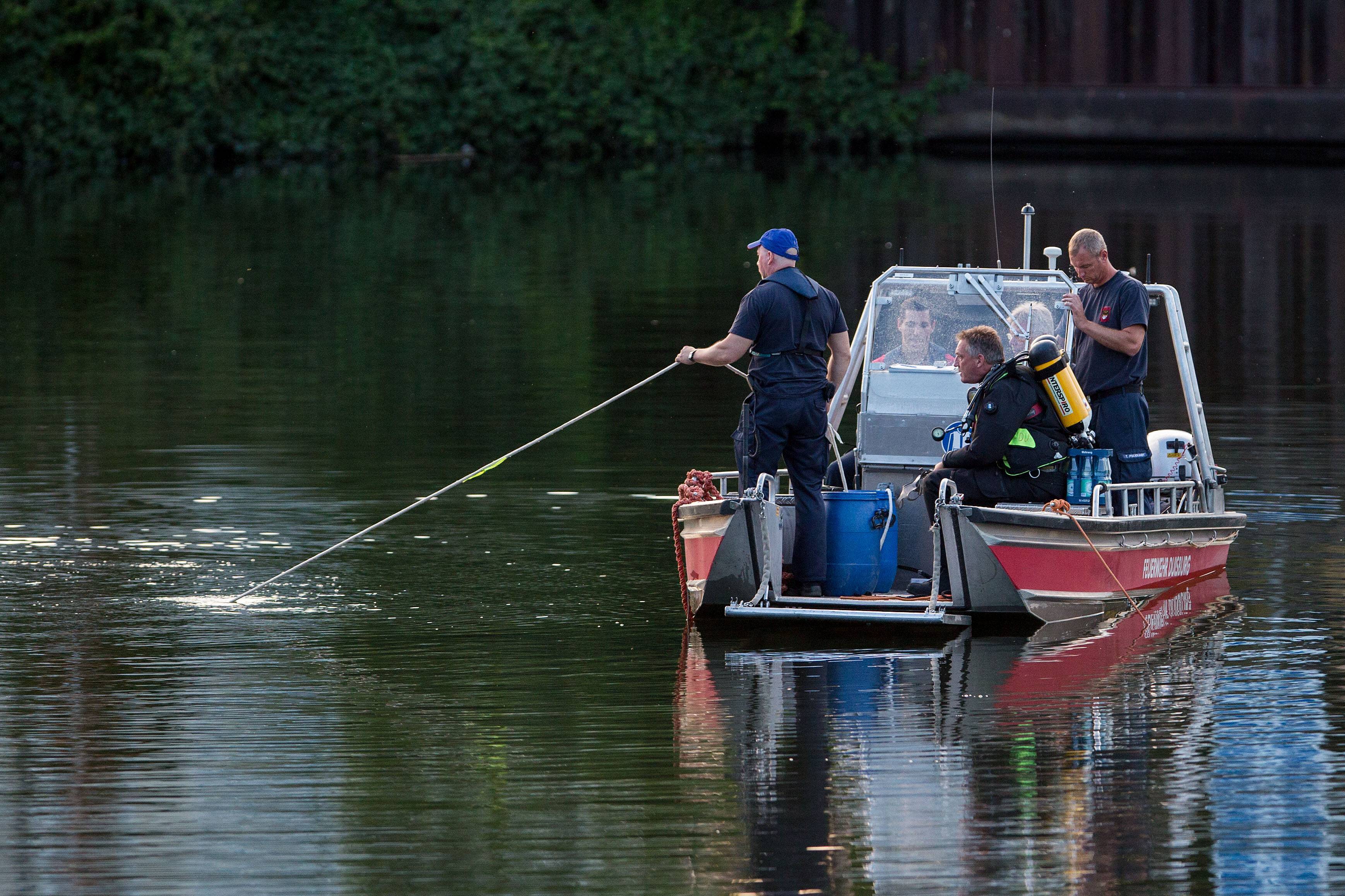 Tragödie nach einem Autounfall - PKW versinkt in einem See - 5 Teenager ertrinken!