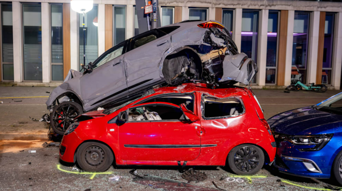 Unglaublicher Massen-Unfall! 10 Autos rasen ineinander, 14 Verletzte - Kölner Innenstadt ein Trümmerfeld!