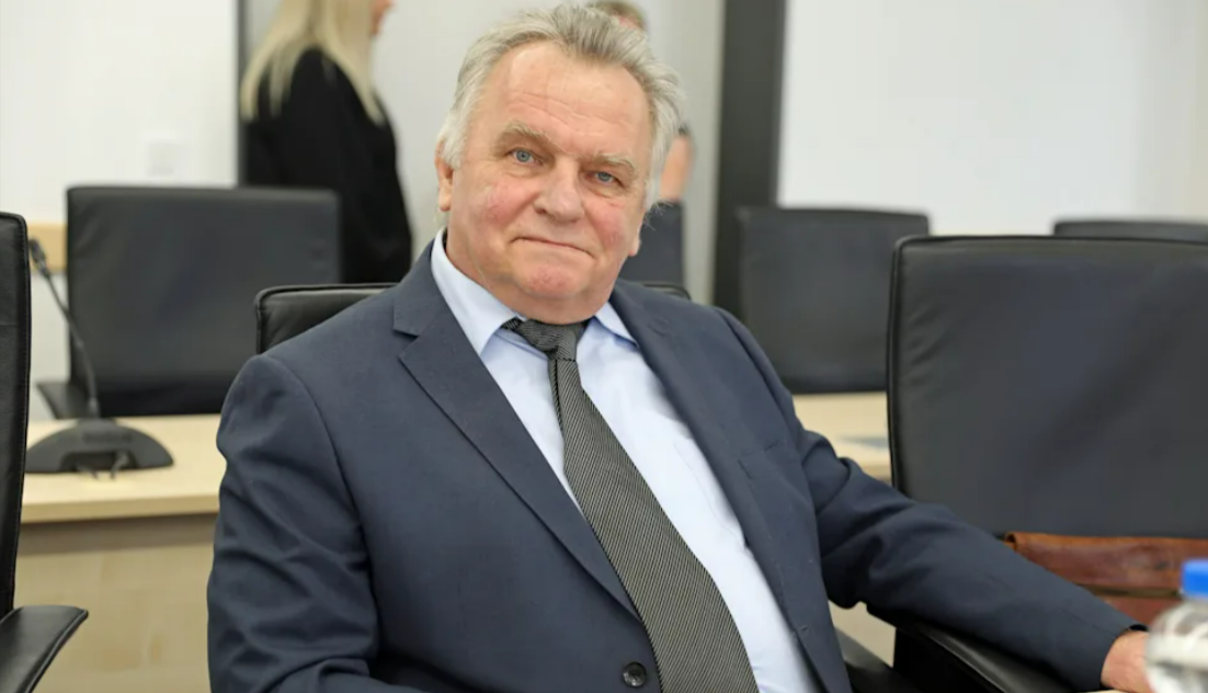 Deutscher Bundesminister pleite und ein Betrüger? Er gesteht vor Gericht - was ist passiert?