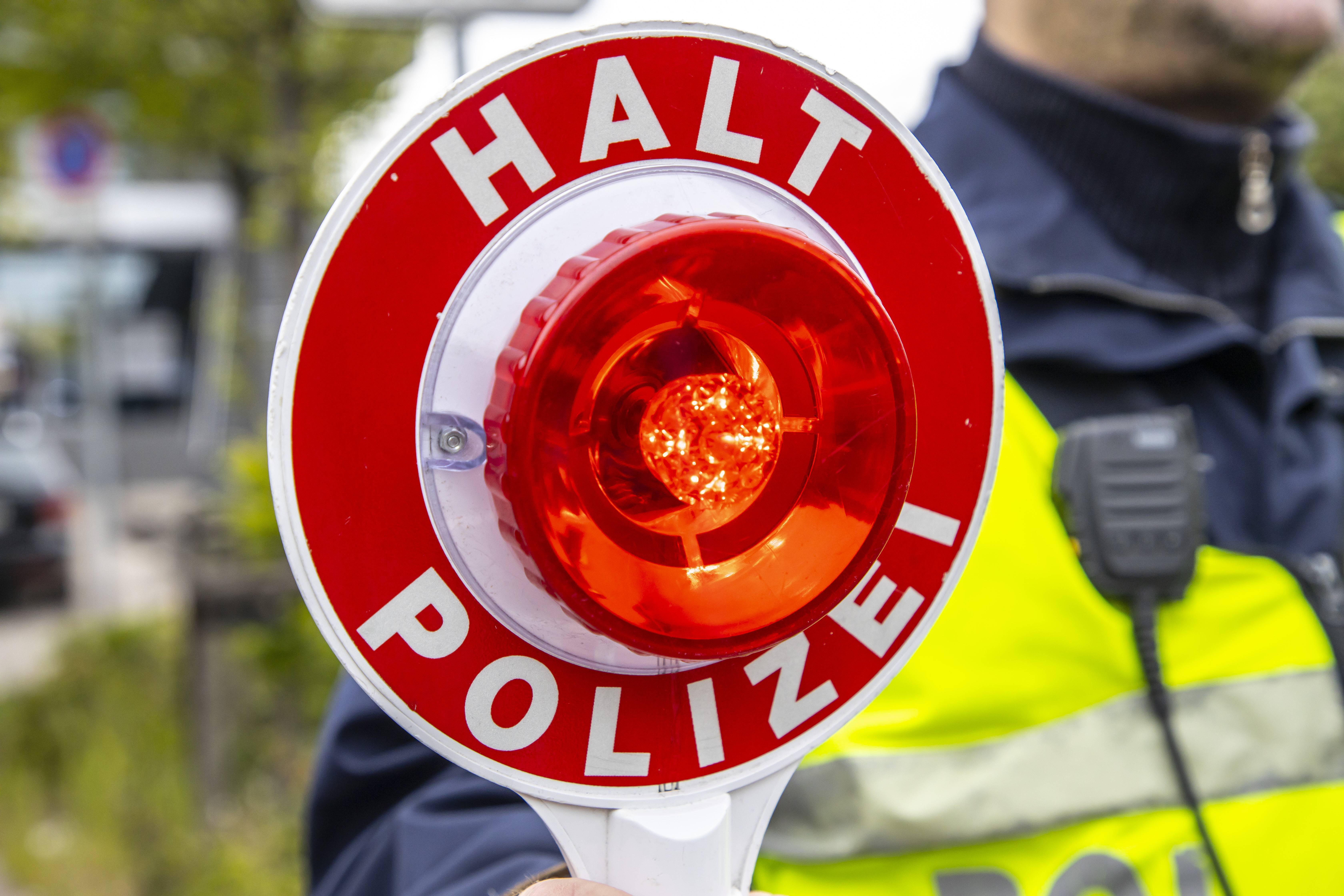 Polizeikontrolle eskaliert - Polizist schießt 24-jährigen Mann an!