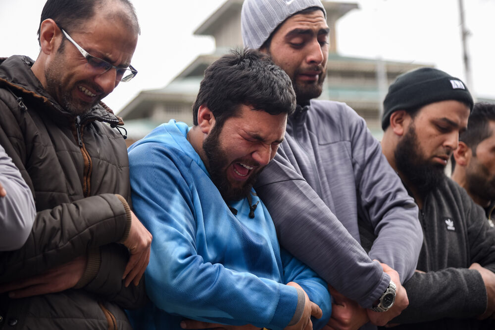 Angriff bei Beerdigung! Mann bei Trauerfeier niedergestochen und schwer verletzt