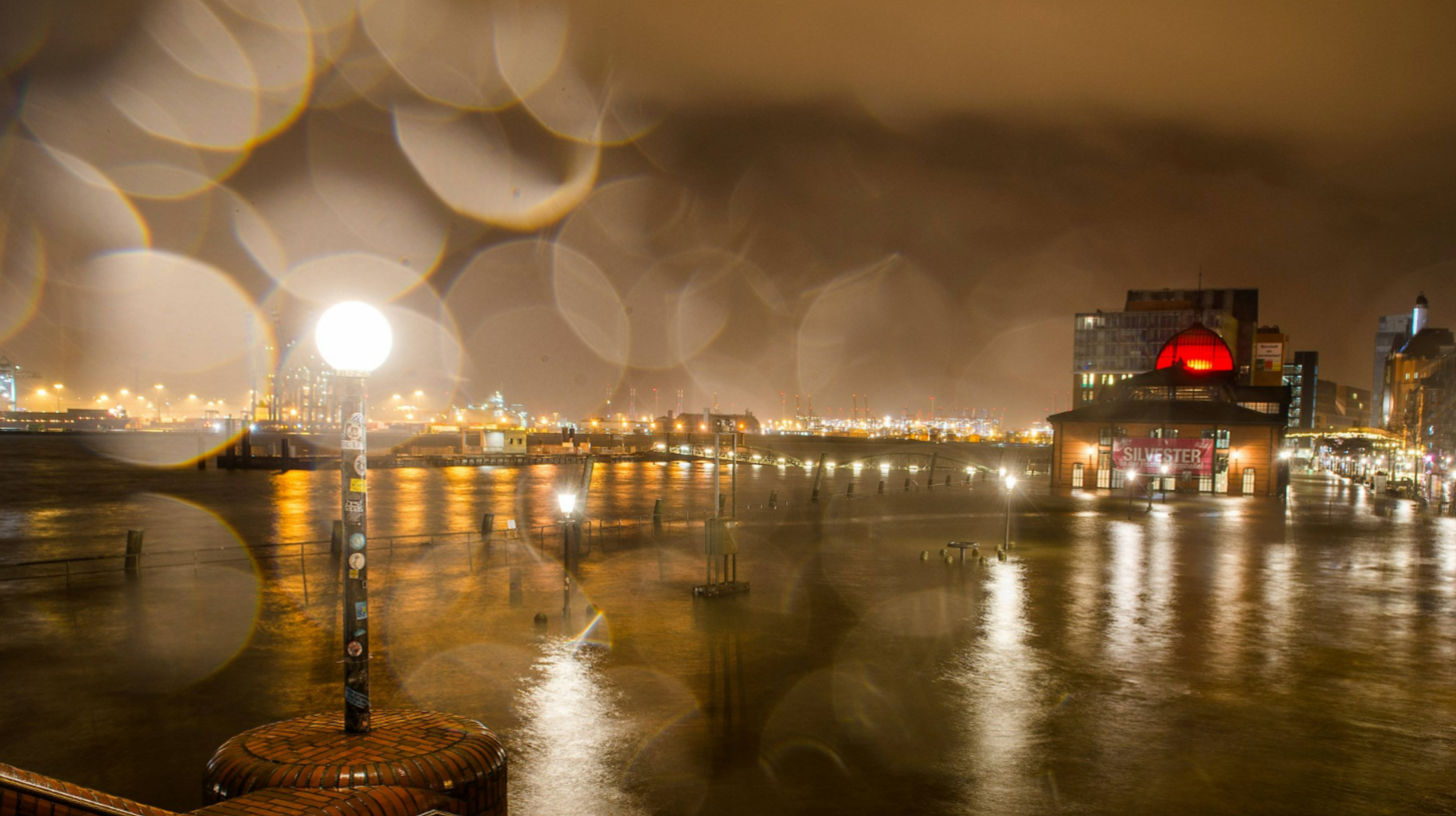 Wasserleiche treibt vor der Elphi! Schock in Hamburg - Wasserschutzpolizei im Großeinsatz!Leiche