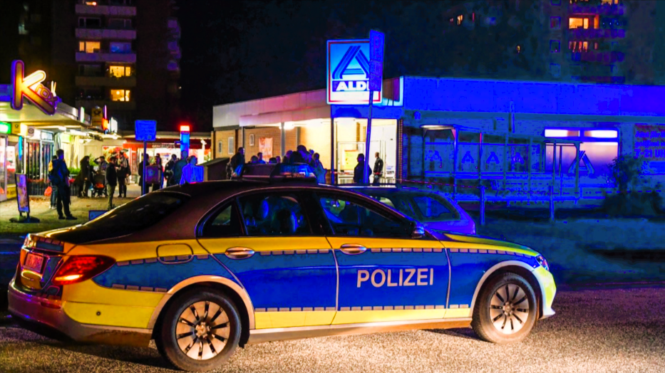 Leiche auf Aldi-Parkplatz abgelegt! Toter Jugendlicher auf Parkplatz aufgefunden - Er wurde offenbar bewusstlos dorthin transportiert