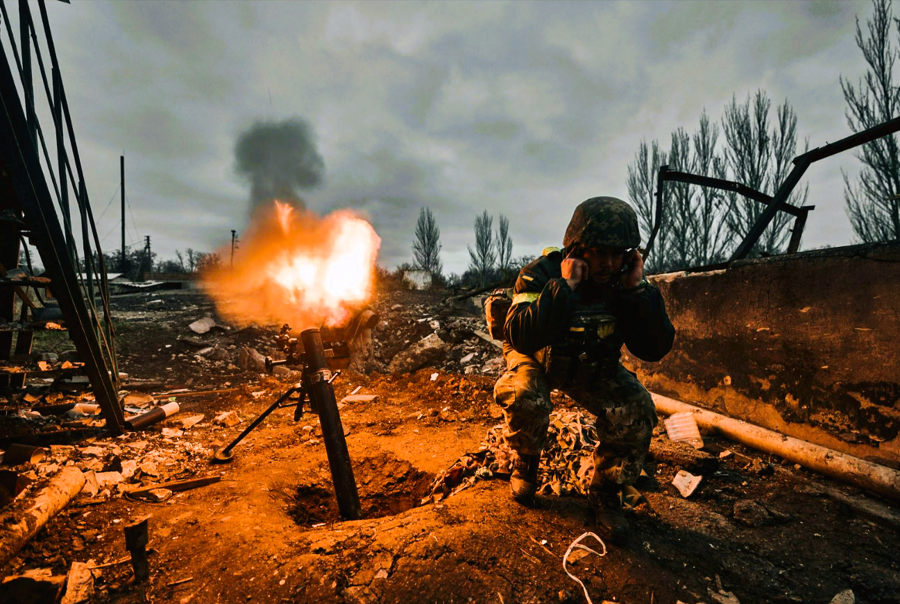 Russen sprengen sich selbst! 12 Soldaten beim Mittagessen getötet - Granate rollte in Lagerfeuer!