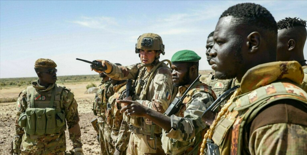 Russische Truppen übernehmen US-Basis - eskaliert die Lage? Noch 1.000 US-Soldaten vor Ort!