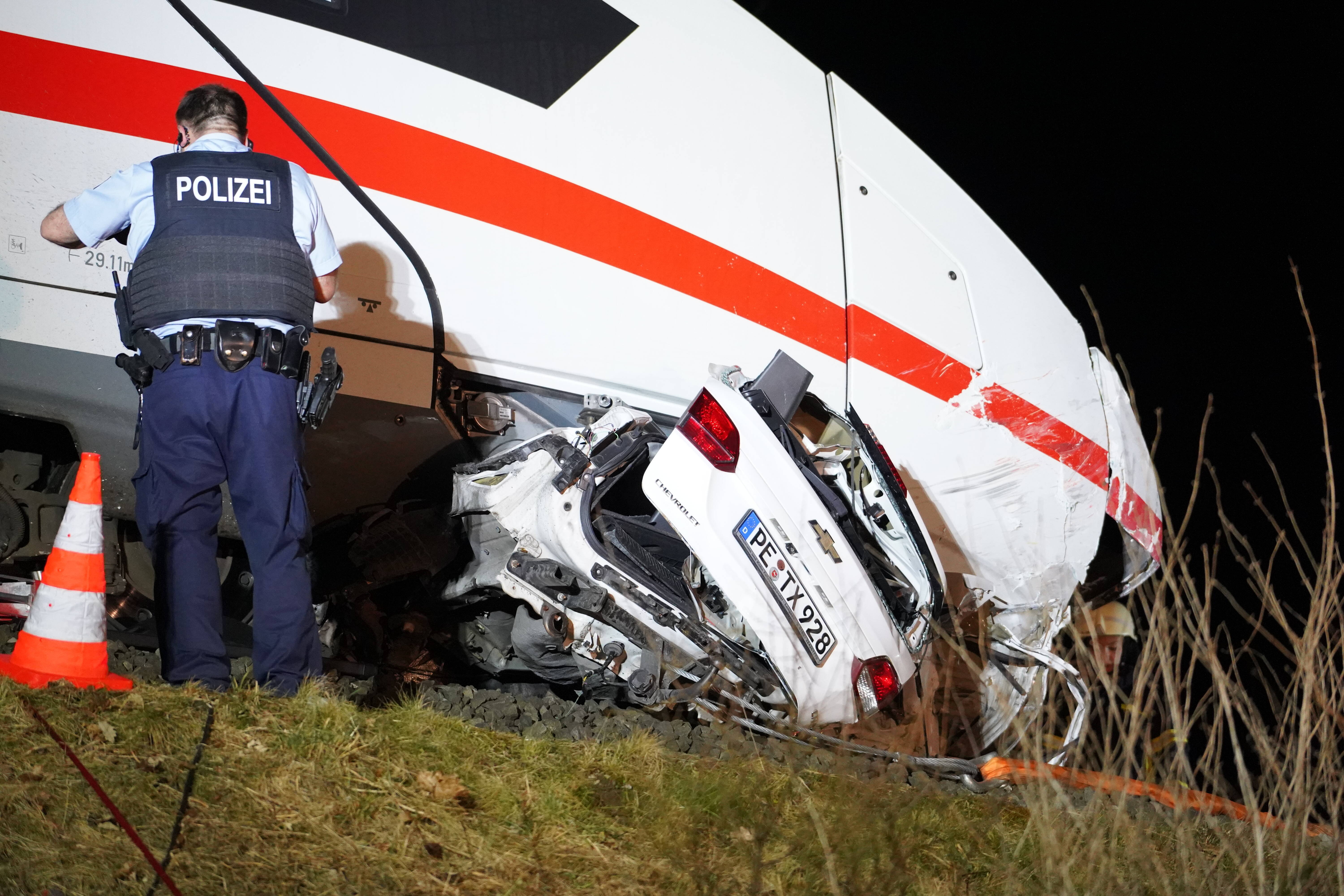 Verheerendes ICE-Unglück! Betrunkener Fahrer legt komplette Zugstrecke lahm