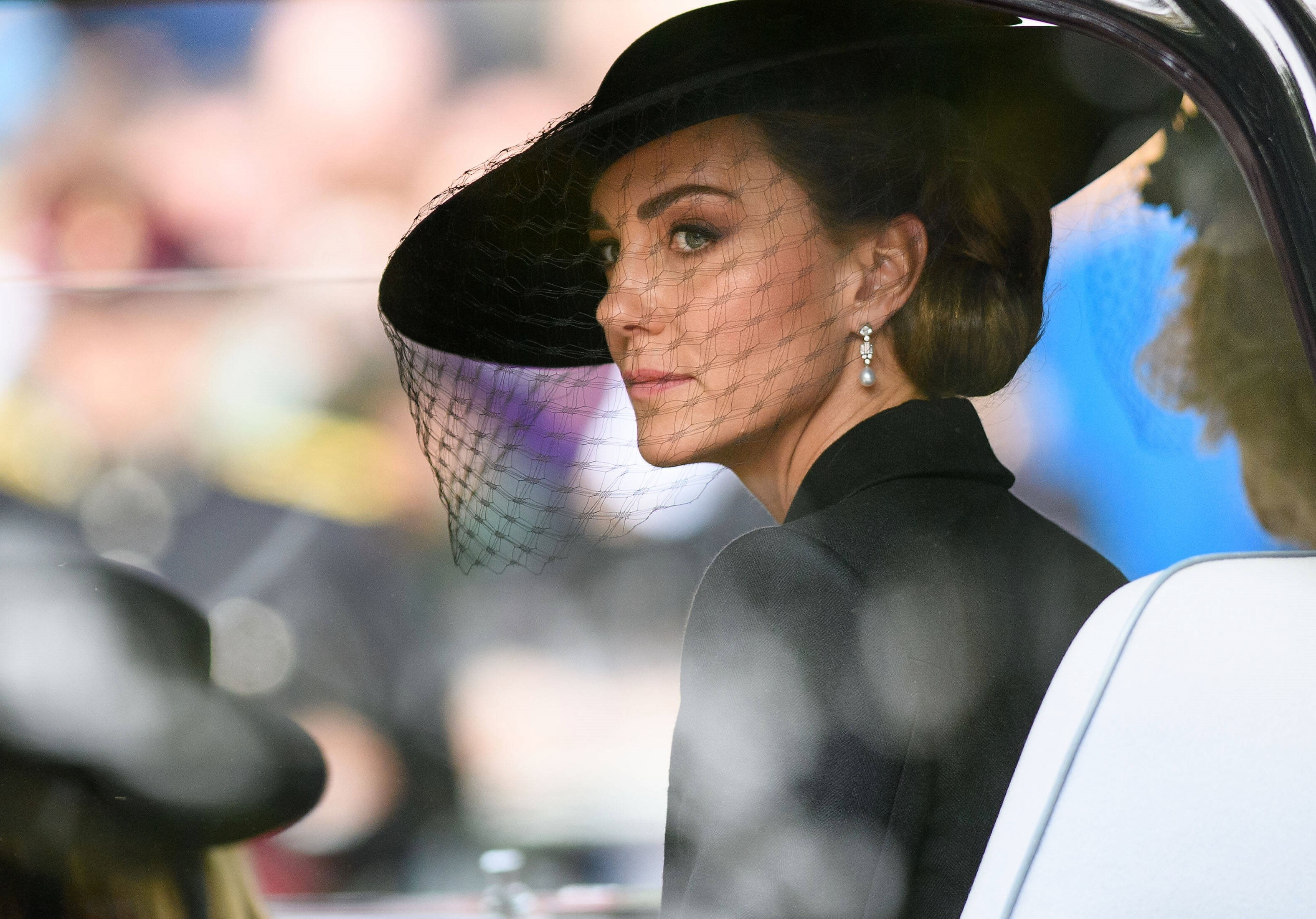Streit im Königshaus! Königin Camilla rügt Prinzessin Kate vor laufenden Kameras
