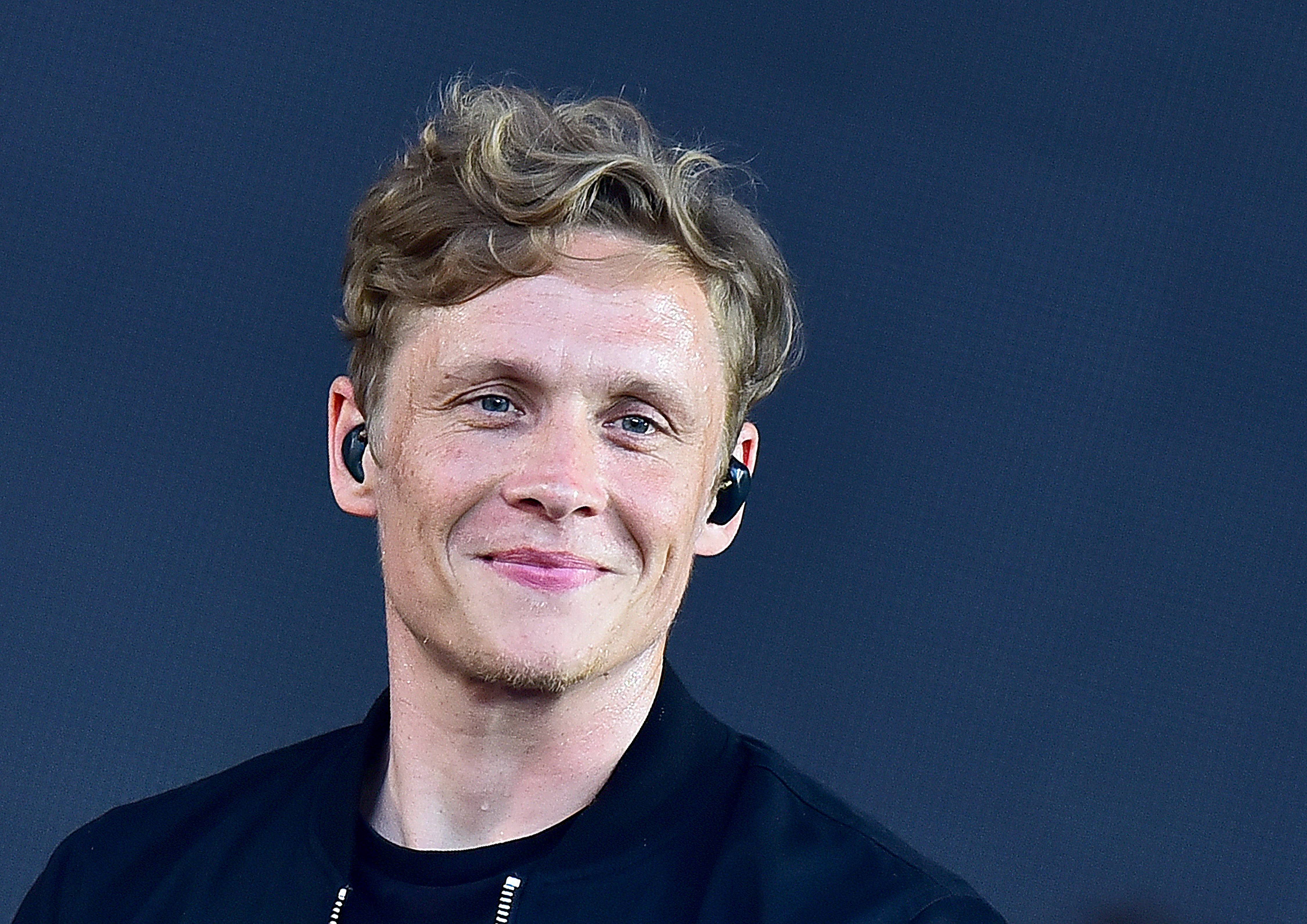 Deutscher Schauspieler stirbt mit nur 61 Jahren - Matthias Schweighöfer trauert um seinen Onkel!